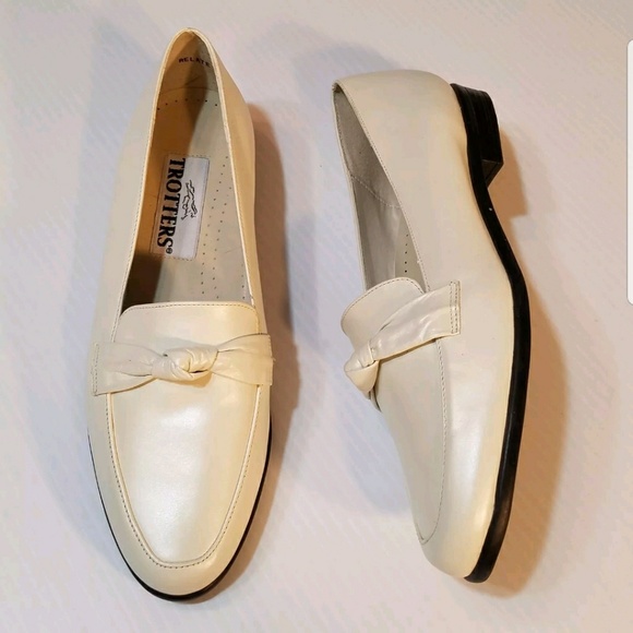 Trotters Shoes - Trotters Relate Pearl Ivory Leather Loafers 7M